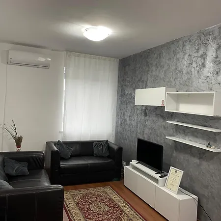 Nich Apartment *